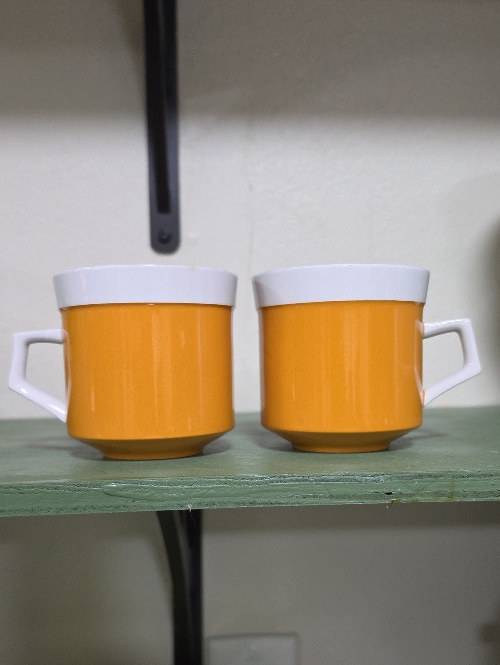 Mikasa Light n Lively Vimtage   Ceramic Coffee Mugs - Set of 2